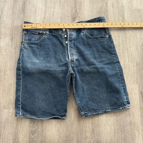 Levis Premium 501 Mens Size 34 Blue Denim Jean Shorts Jorts Button Fly - Picture 5 of 6